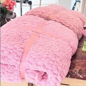 Super soft Pink Chenille blanket